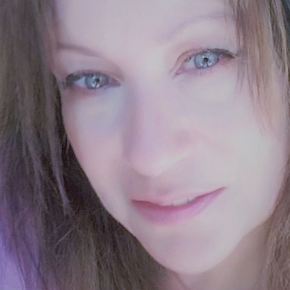 Meet your Posher, Adelina